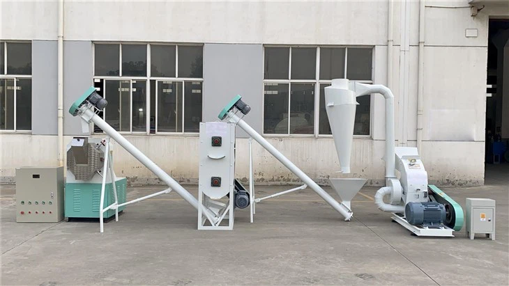 Small scale pellet mill